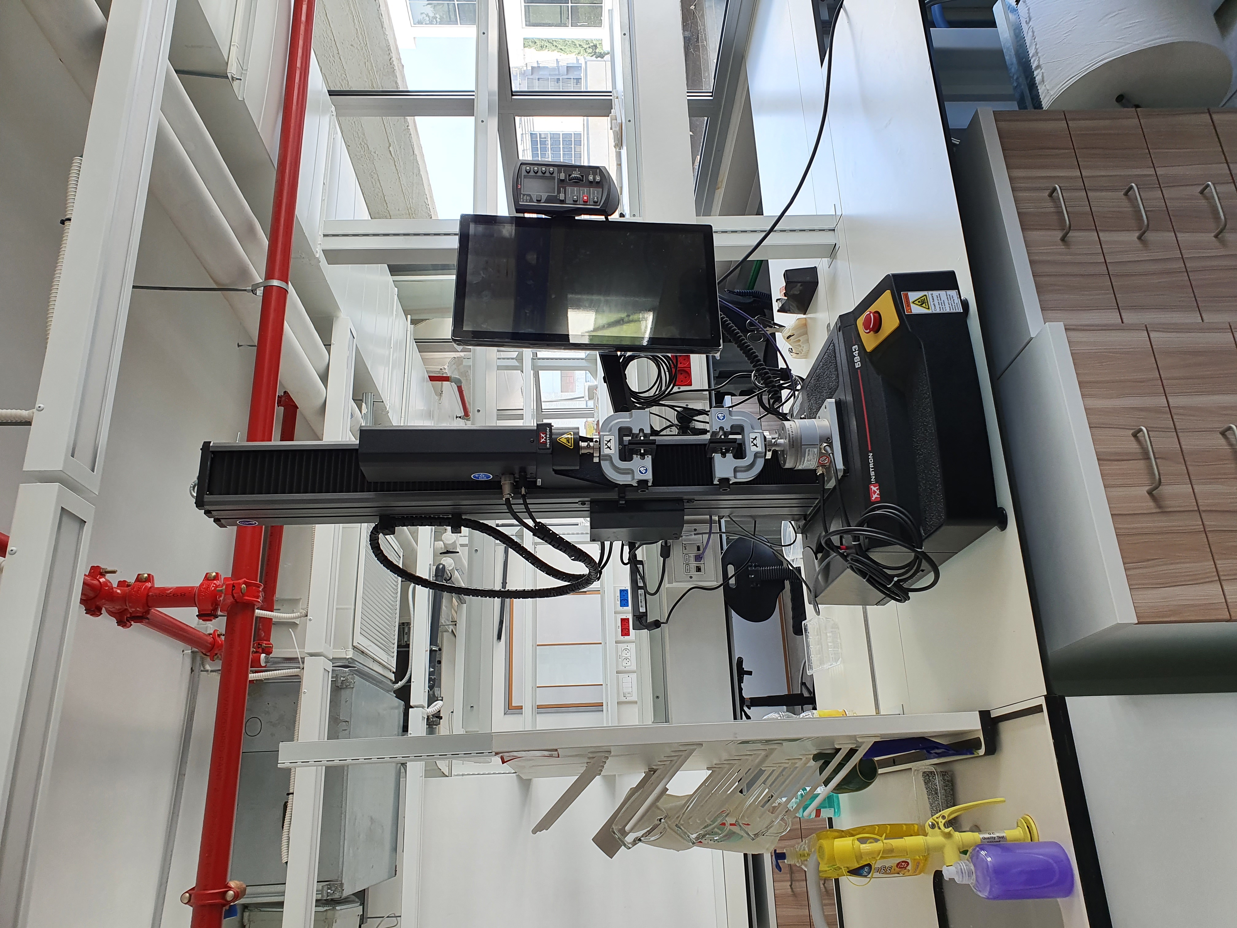 Instron 5943